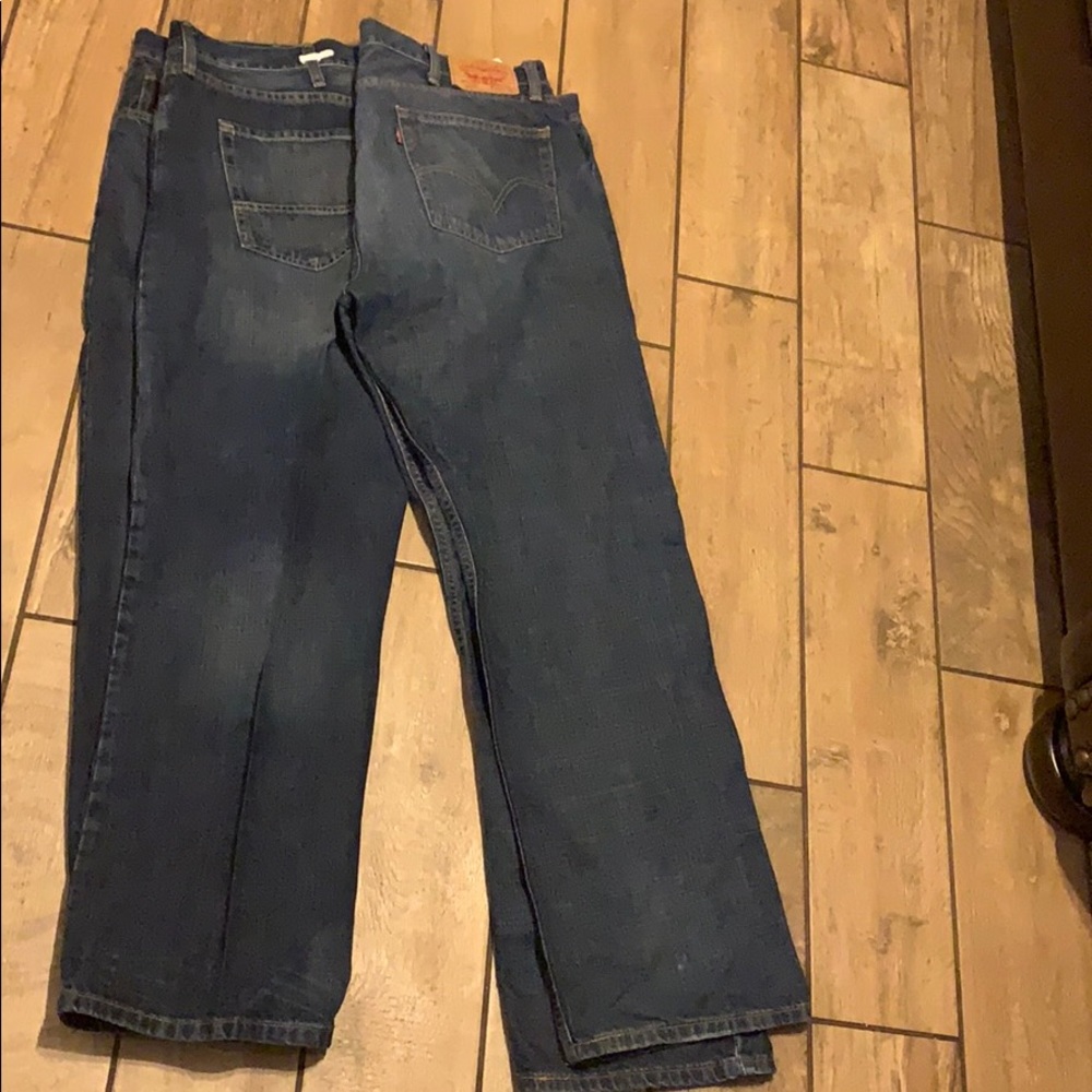 2 pairs of men’s jeans